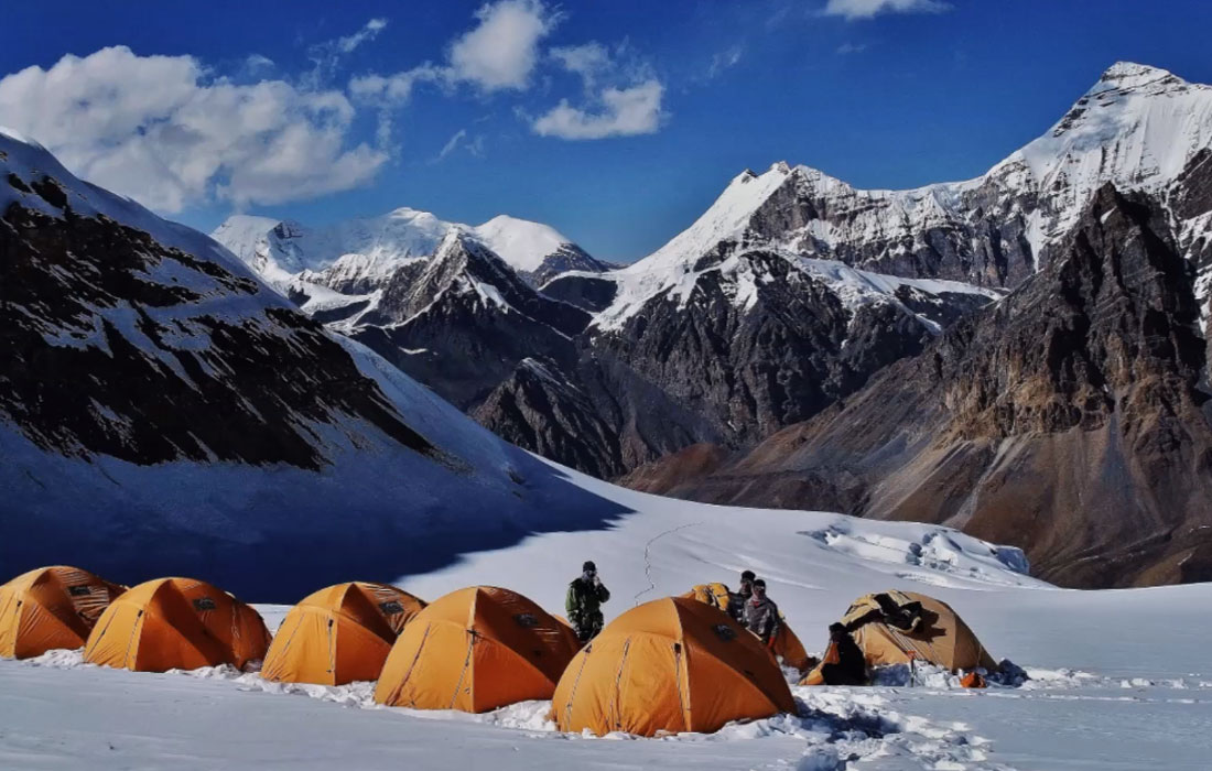 Pisang Peak Climbing